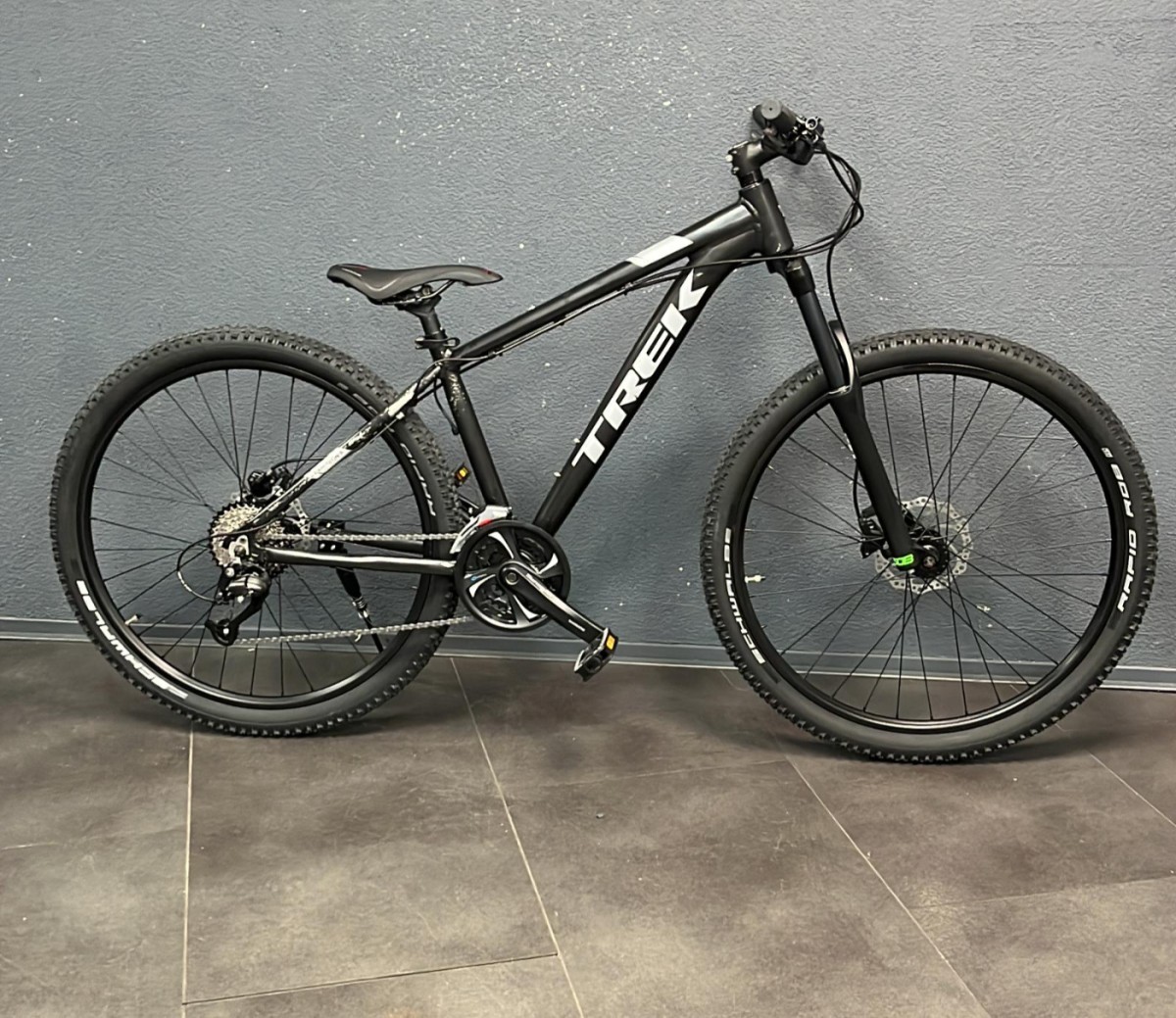 26 Inch Trek Mountain Bike: Trail-Blazing Performance